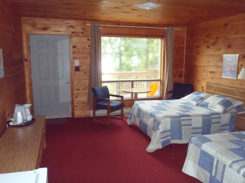 Red Lodge Resort Little Current Kamer foto