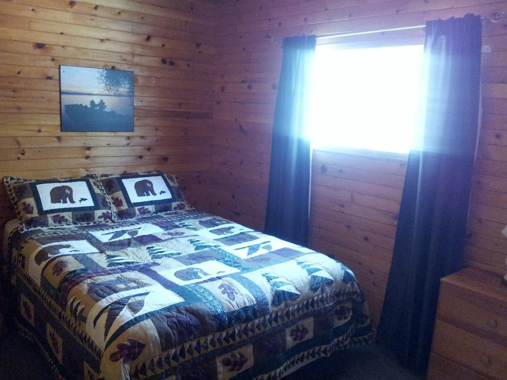 Red Lodge Resort Little Current Kamer foto