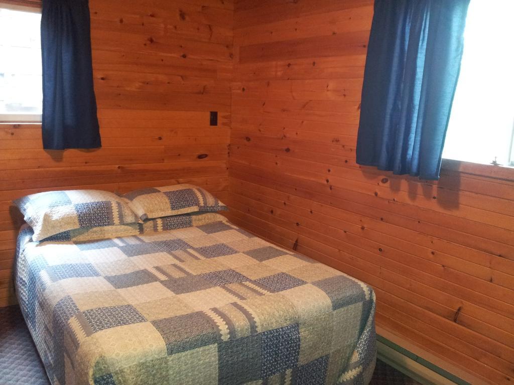 Red Lodge Resort Little Current Kamer foto