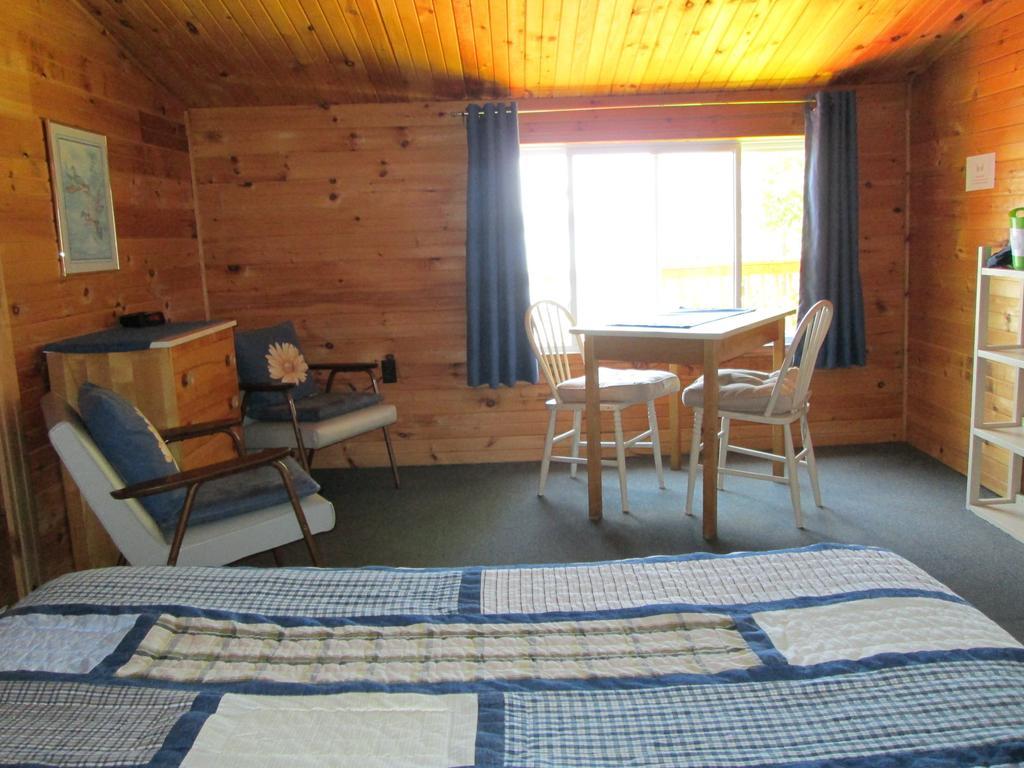 Red Lodge Resort Little Current Kamer foto