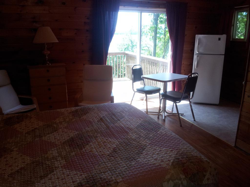 Red Lodge Resort Little Current Kamer foto