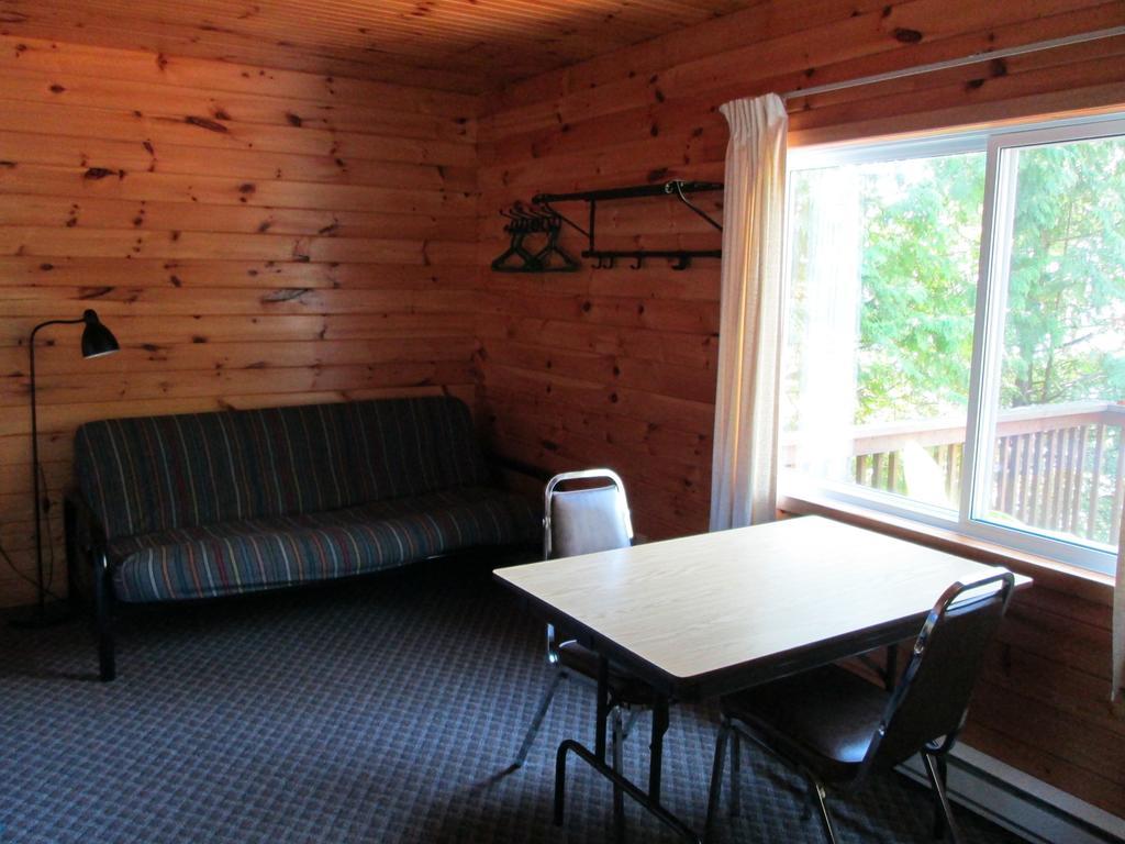 Red Lodge Resort Little Current Kamer foto