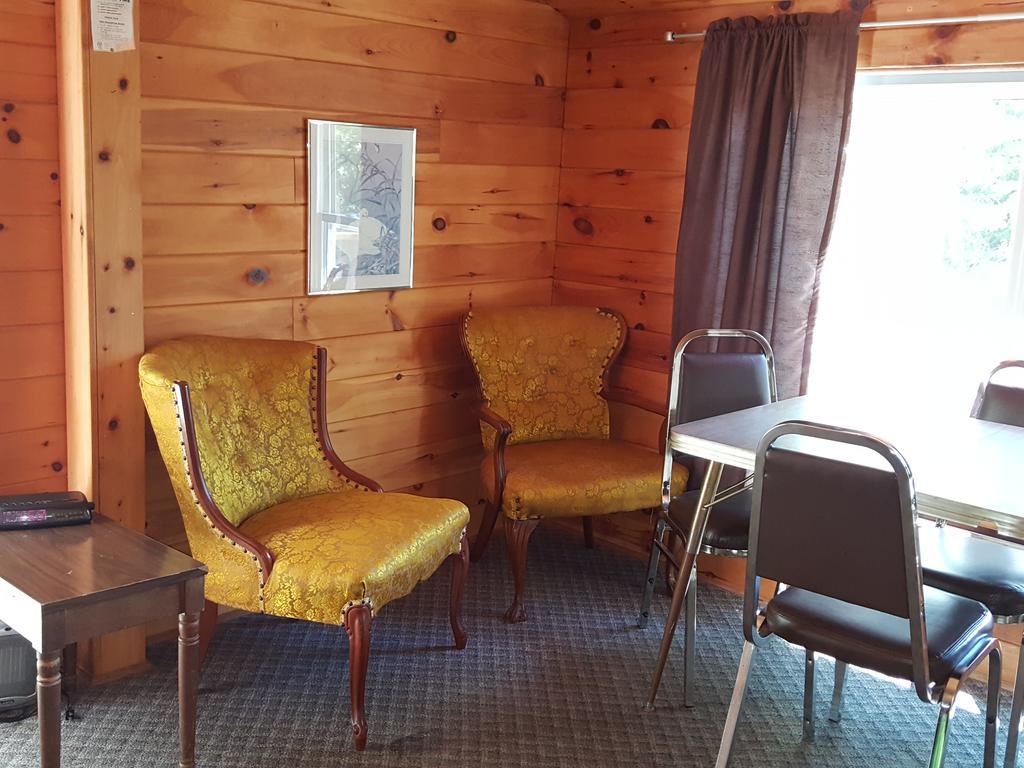 Red Lodge Resort Little Current Kamer foto